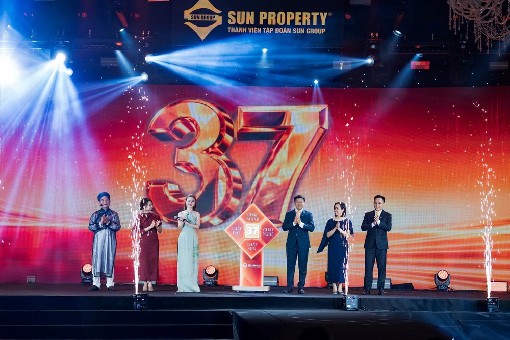 Mang đậm “khí Nghệ, chất Vinh”, Sun Glory Residence chinh phục hơn 1.000 nhà đầu tư Nghệ An tại lễ ra mắt - Ảnh 5. Mang đậm “khí Nghệ, chất Vinh”, Sun Glory Residence chinh phục hơn 1.000 nhà đầu tư Nghệ An tại lễ ra mắt - Ảnh 5.